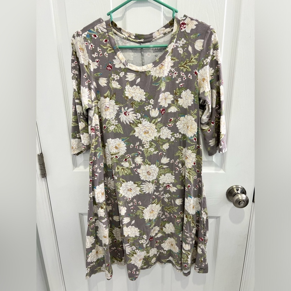 Latched mama sleeved swing dress M